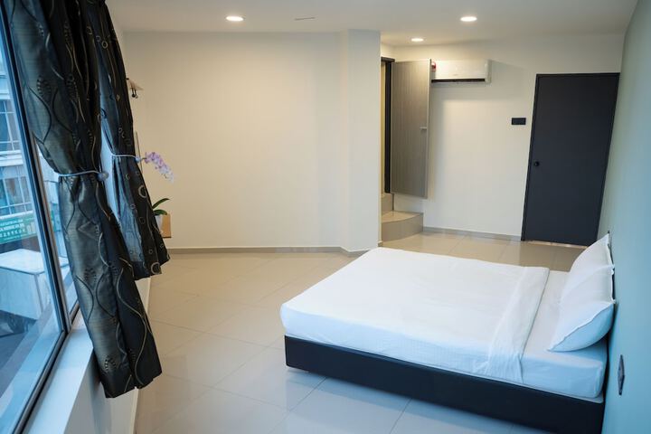Room 6 of 35