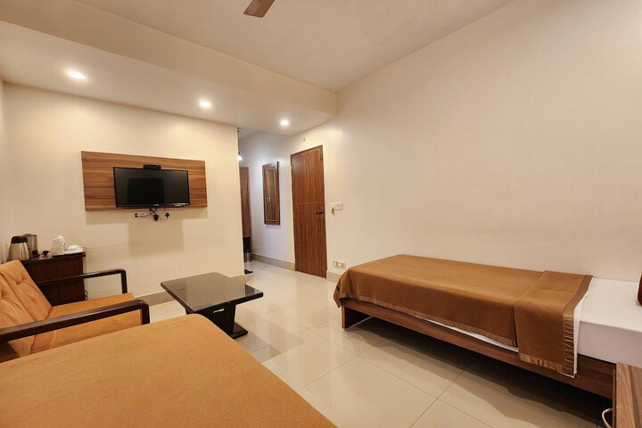 Room 34 of 96