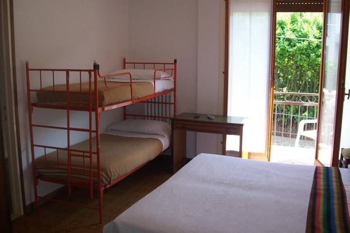 Room 10 of 48