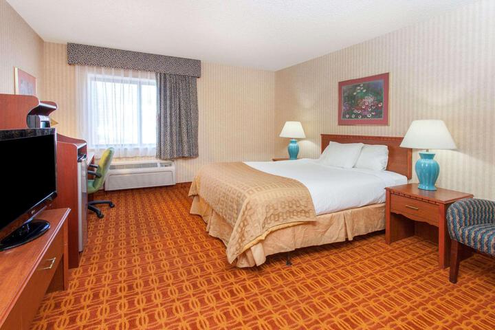 1 King Bed (8 of 10)