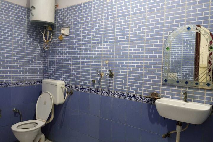 Room 10 of 15