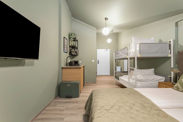 Room 4 of 87