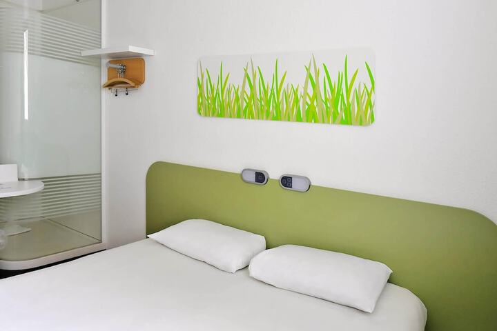 Room 14 of 40