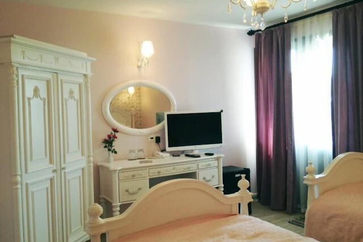 Room 9 of 66