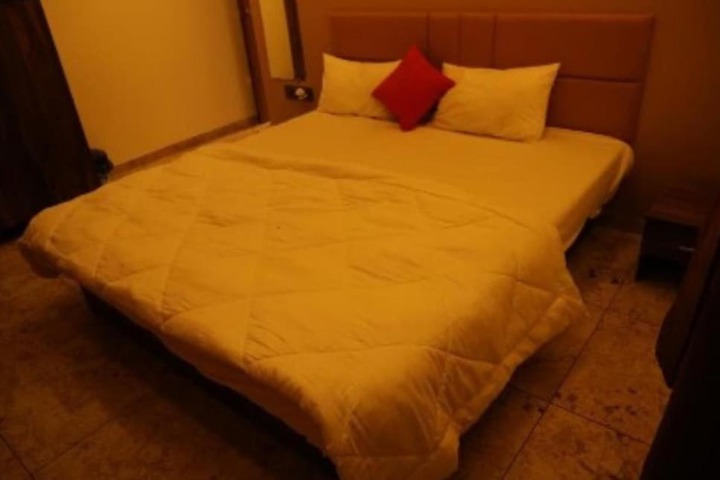 Room 4 of 6