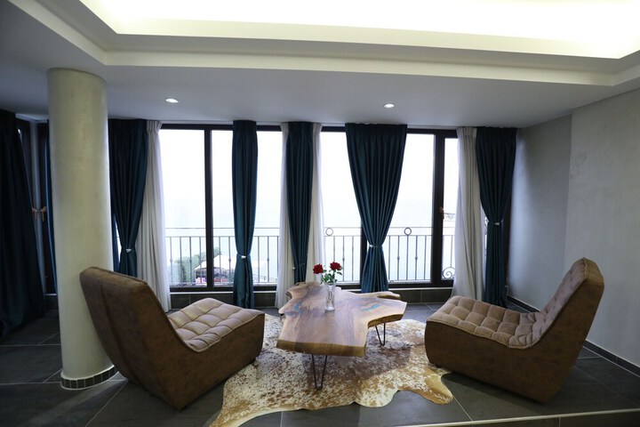 Room 51 of 86