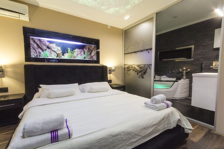Room 4 of 91