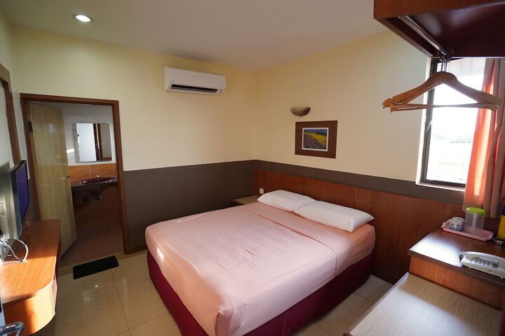 Room 15 of 28