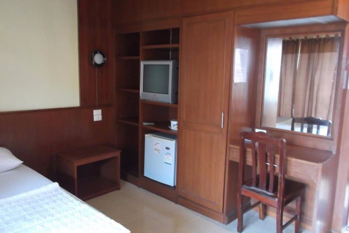 Room 3 of 41