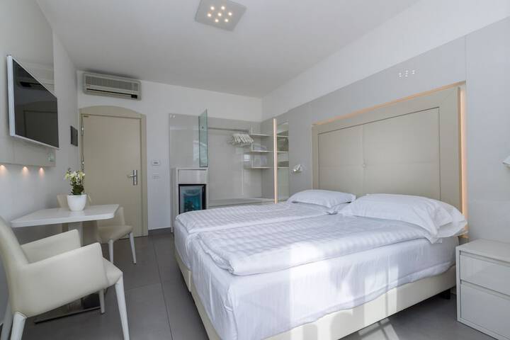 Room 42 of 89
