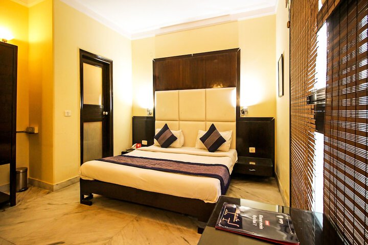 Room 12 of 19