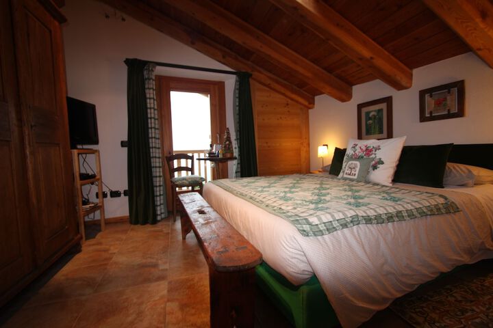 Room 8 of 16
