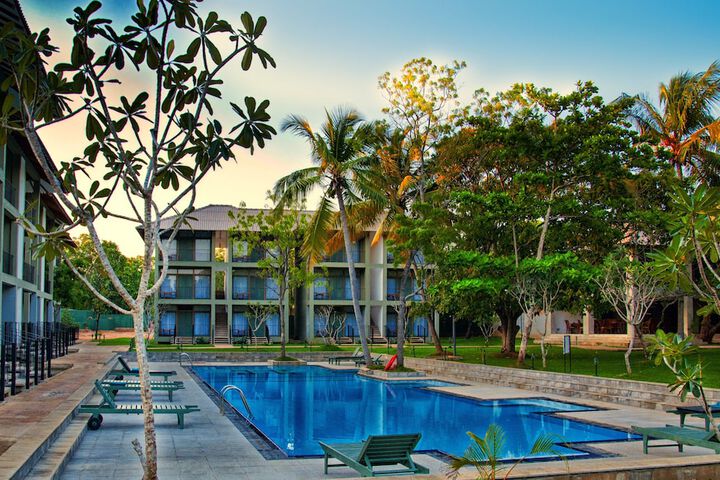Pool Hotel