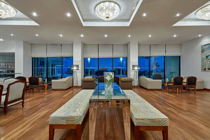 Entrance & Lobby