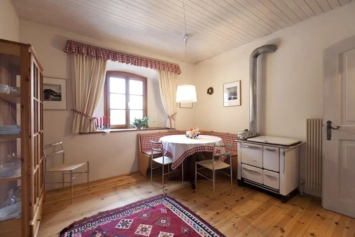 Room 5 of 15