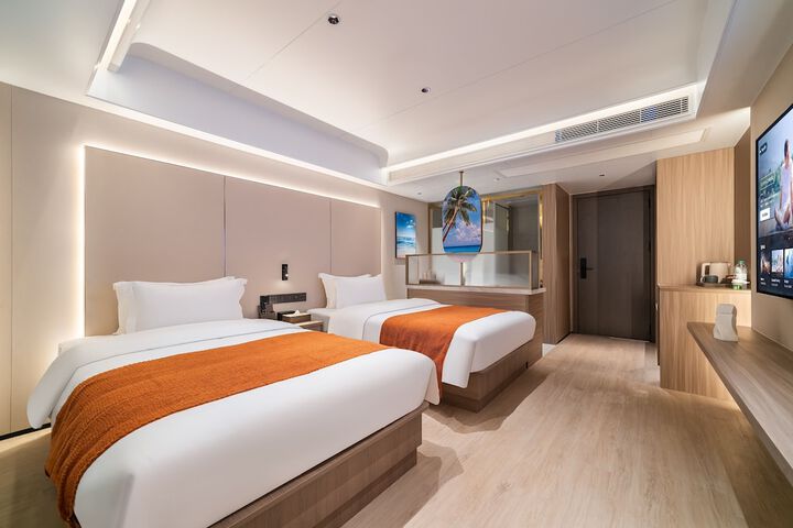 Room 5 of 62