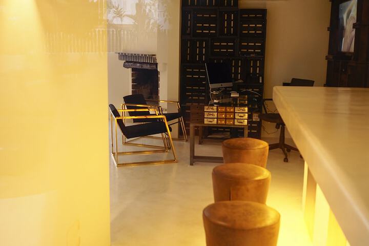 Lounge 48 of 57