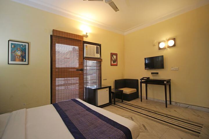 Room 6 of 19