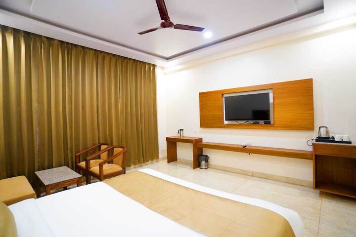 Room 8 of 17