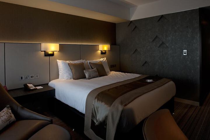 Room 10 of 233