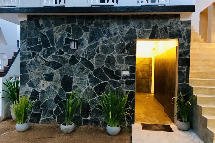 Hotel 87 of 113
