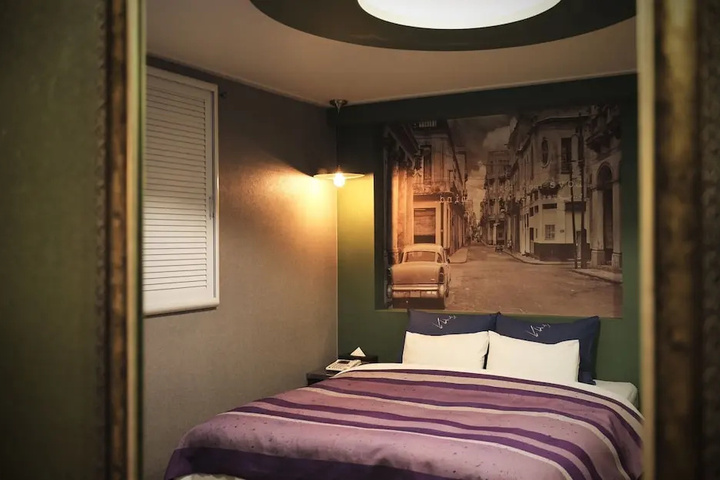 Room 6 of 24