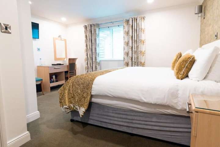 Room 10 of 18