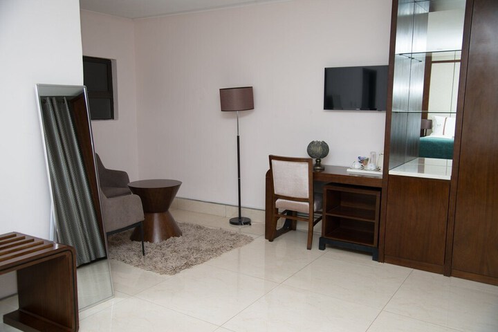 Room 12 of 18