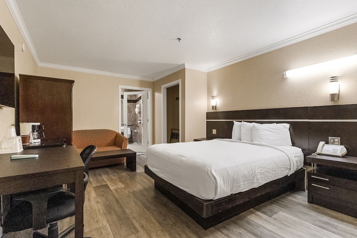 2 Queen Beds (5 of 20)