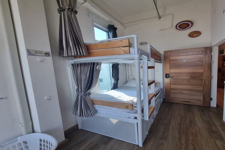 Room 12 of 32