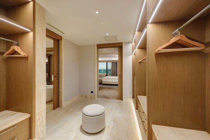 Room 25 of 108