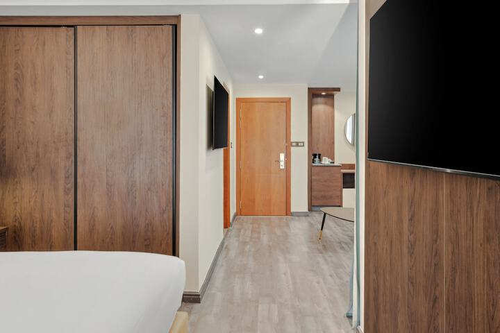 Room 34 of 73