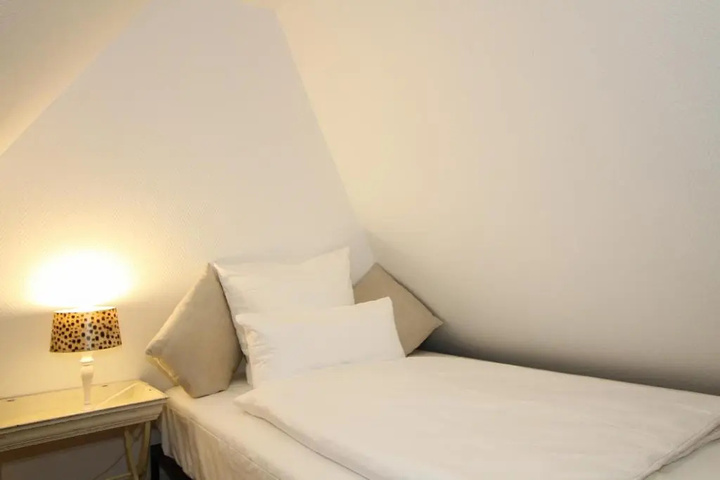 Room 5 of 14