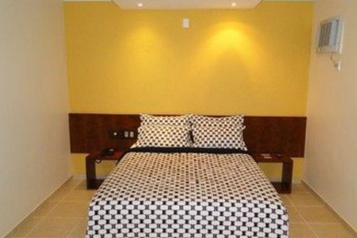 Room 12 of 35