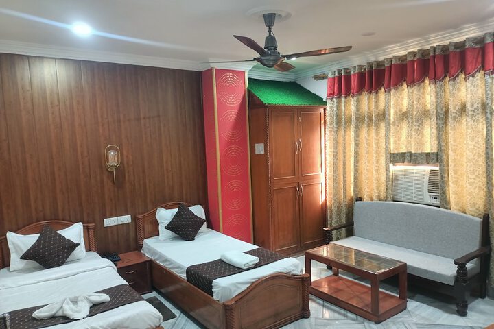 Room 8 of 37