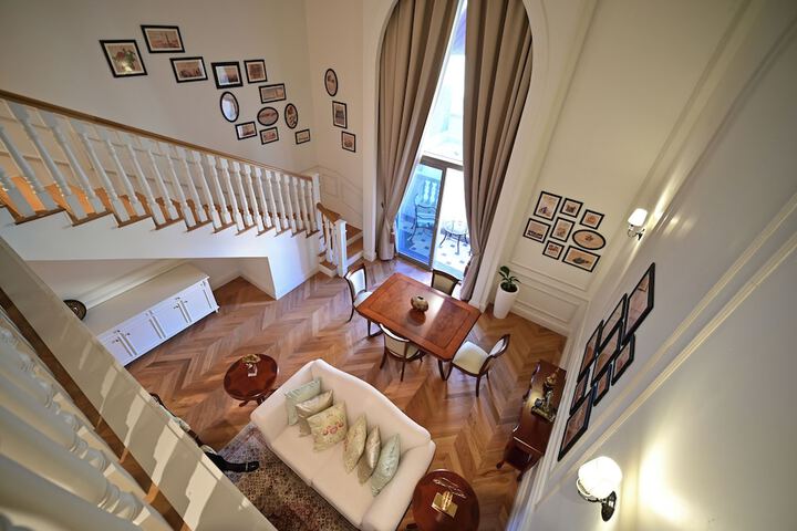 Room 10 of 42