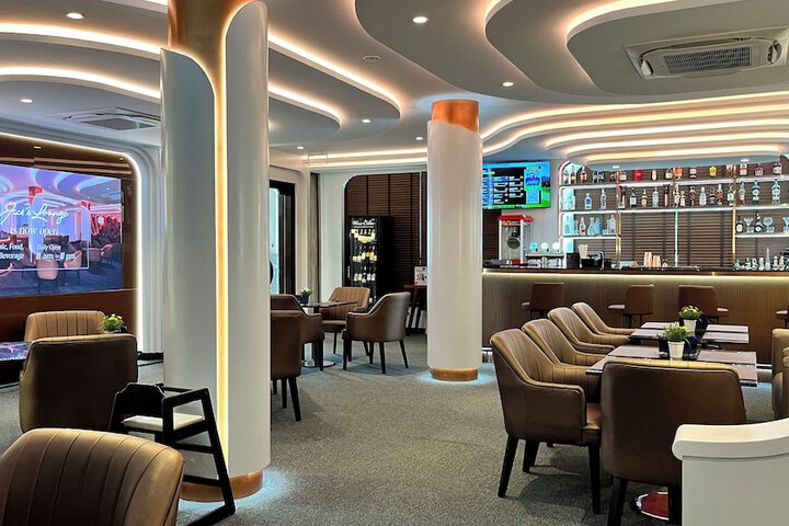 Lounge 87 of 106