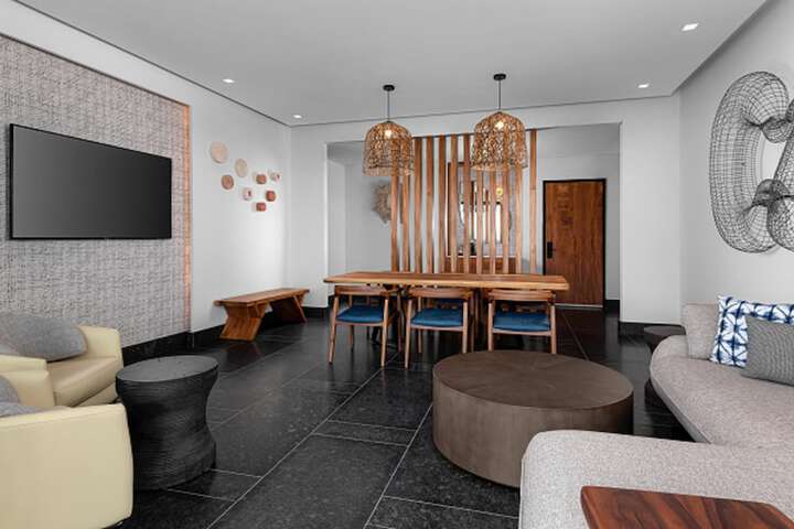 Room 33 of 111