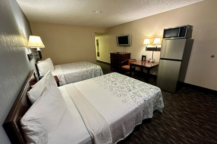 Studio 2 Queen Beds (2 of 3)