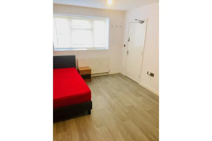 Room 5 of 14