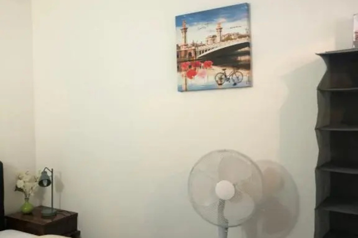Room 2 of 10