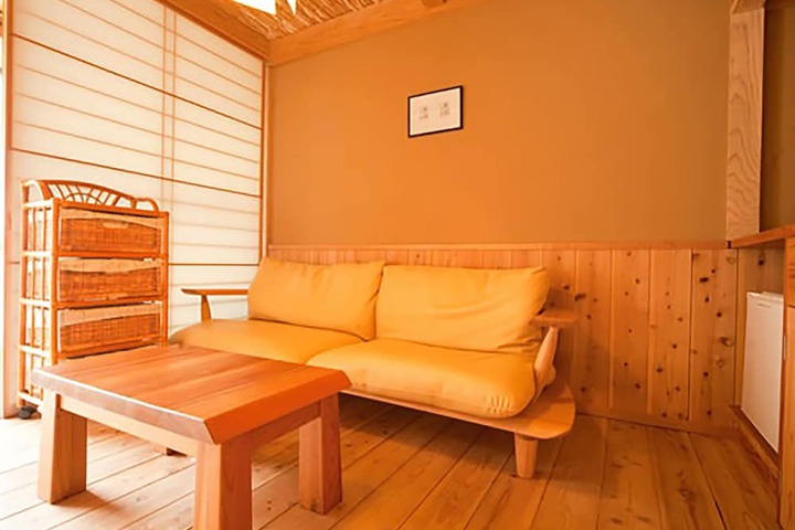 Room 8 of 95