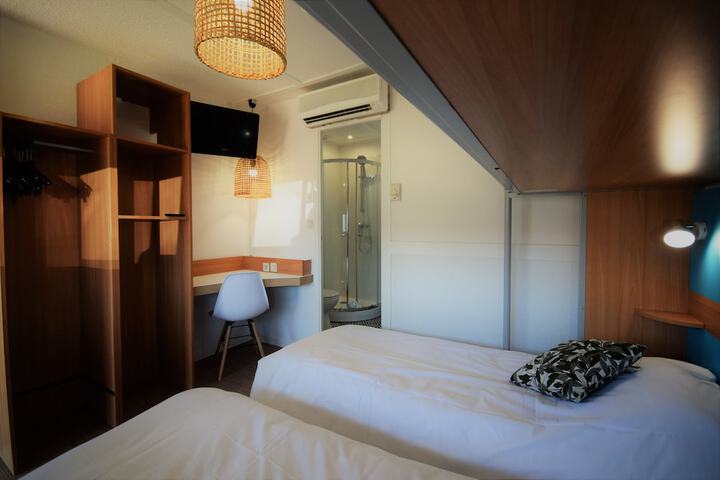 Room 9 of 130