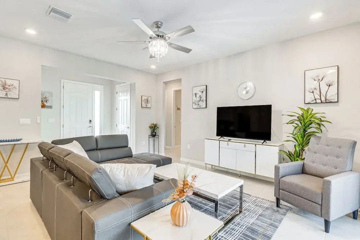 Exterior of Pet-friendly Port Charlotte Home w / Gas Grill!