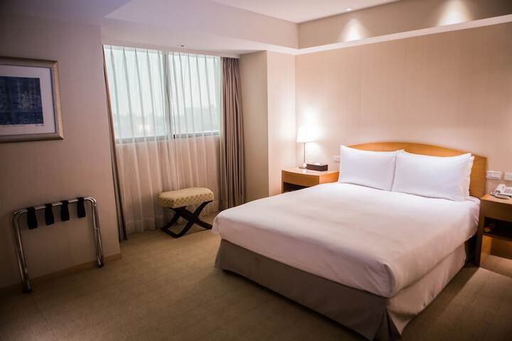 Room 25 of 103
