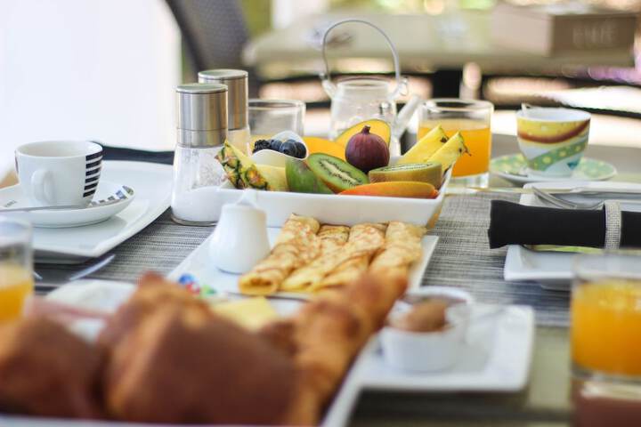Breakfast/Coffee Service 106 of 136