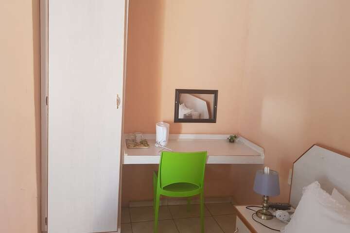 Room 6 of 11