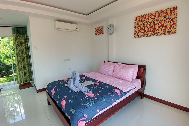 Room 5 of 18
