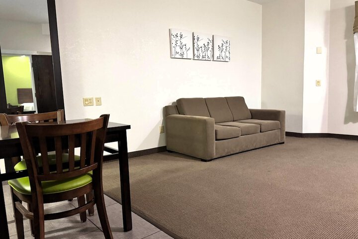 Room 64 of 95