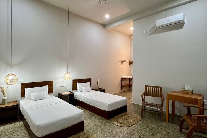 Room 10 of 29